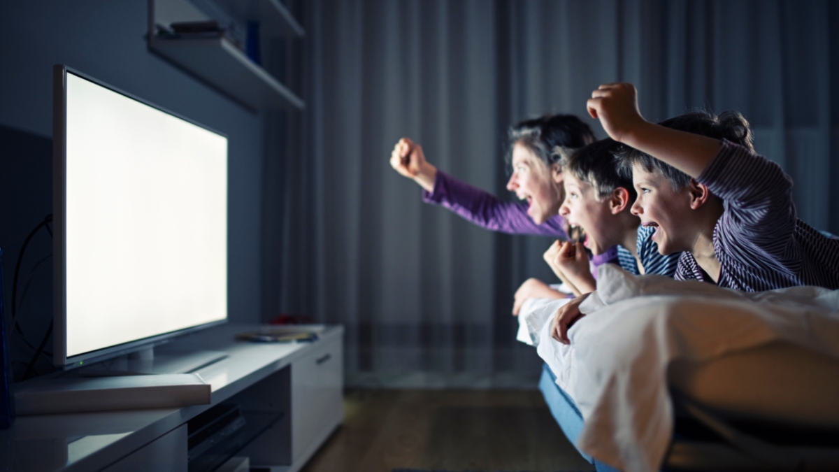 TCL 75-Inch QM7 QLED 4K Smart TV Review: Big Screen, Big Performance, Big Fun