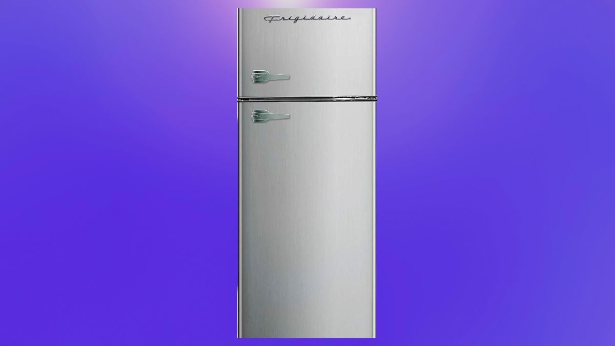 Frigidaire, 2 Door Apartment Size Refrigerator/Freezer Combo