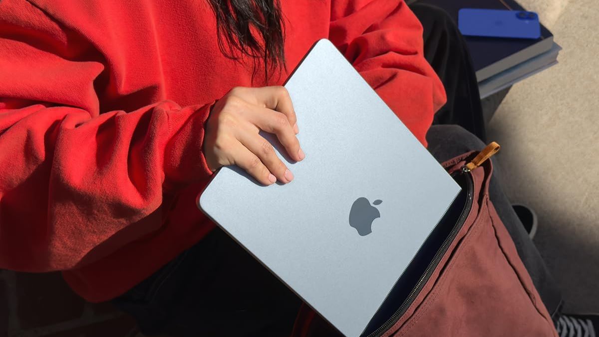 Apple 2025 MacBook Air 13-inch Laptop with M4 chip: Built for Apple Intelligence, 13.6-inch Liquid Retina Display