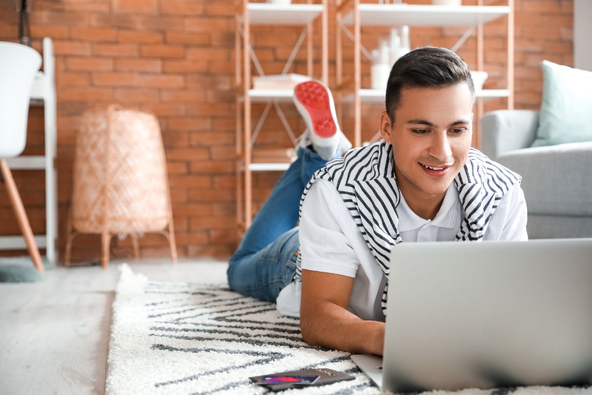 Travel Smarter, Spend Less: KAYAK AI Booking Features Explained