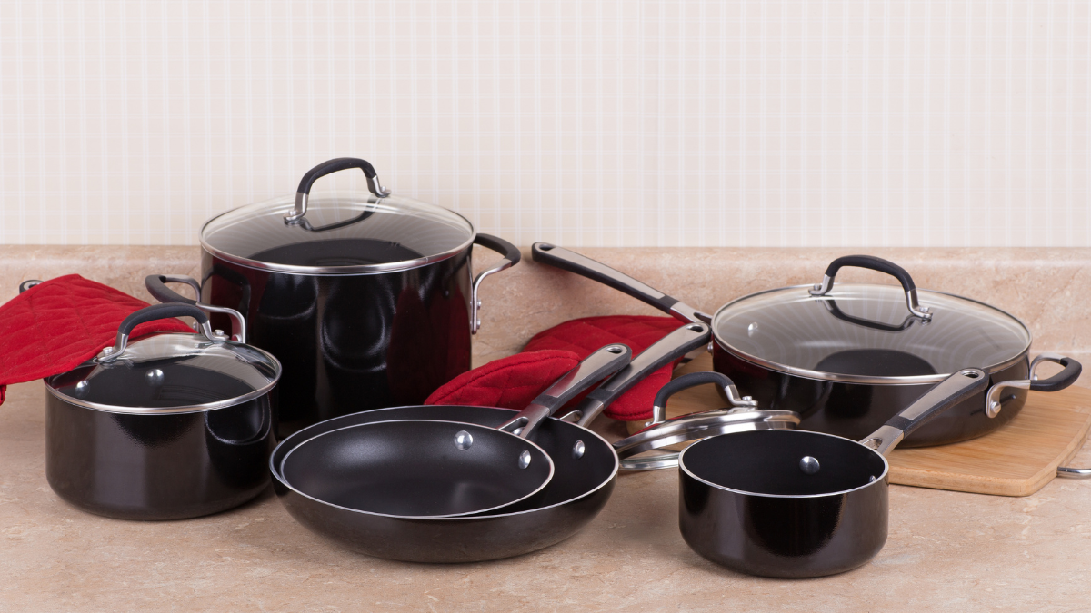 Non-toxic cookware featuring durable pots and pans designed for practical everyday home cooking.