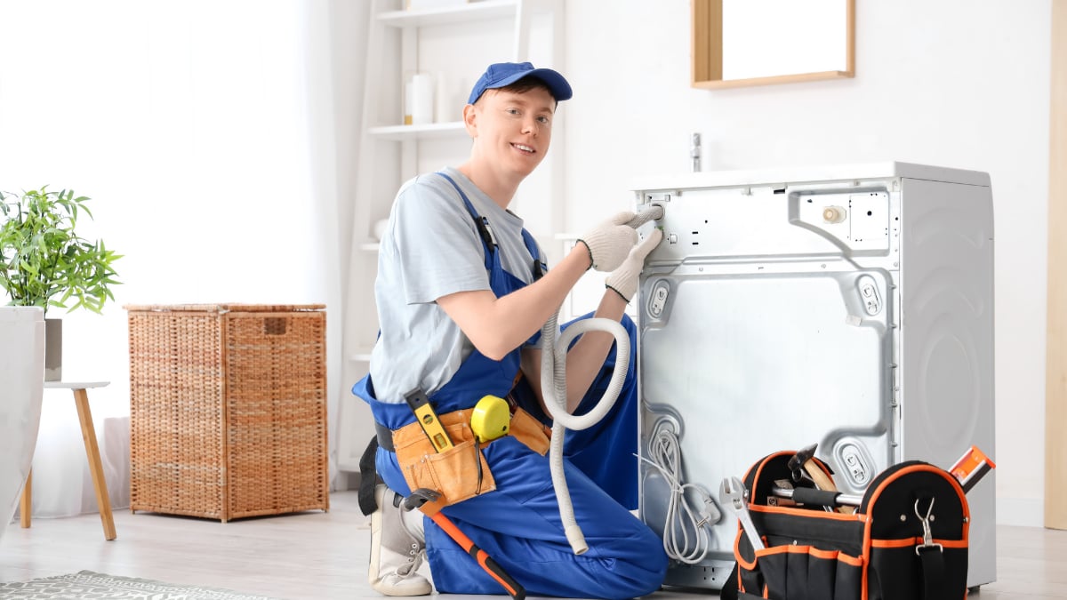 Best Buy Geek Squad providing professional tech support, device repair, setup, and electronics installation services.