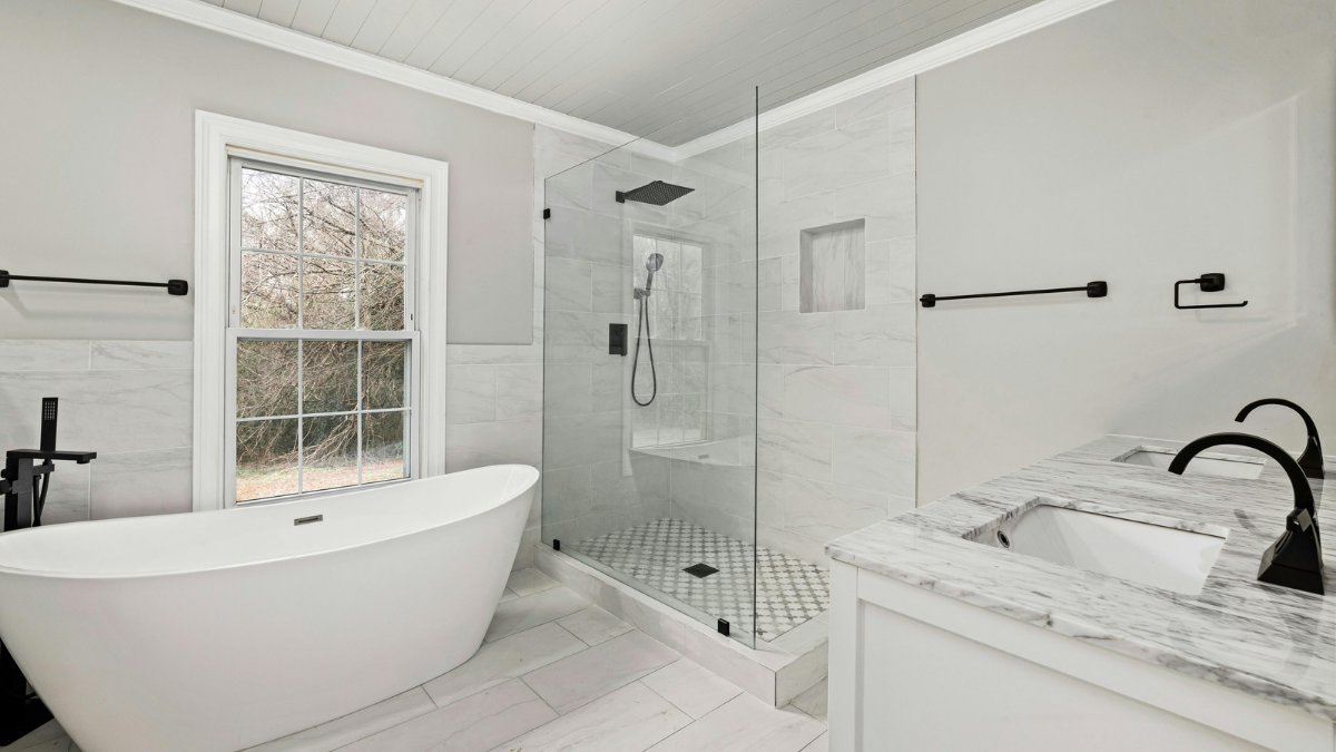 Walk-In Showers vs. Bathtubs: Which Is Right for Your Bathroom?