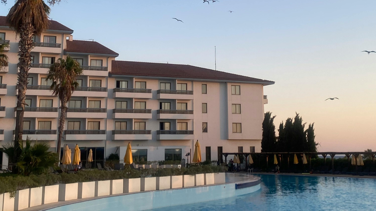 Why Cheap Hotel Booking Requires Comparing Total Prices Before Paying Online